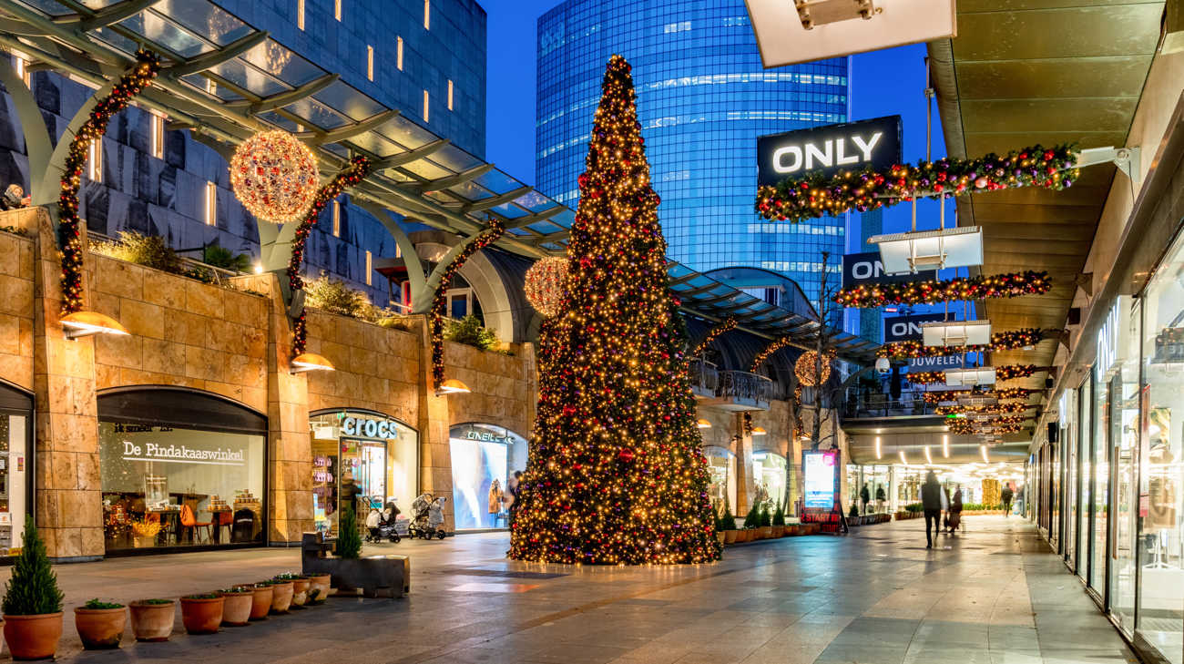 Gedecoreerde kerstbomen in elk formaat