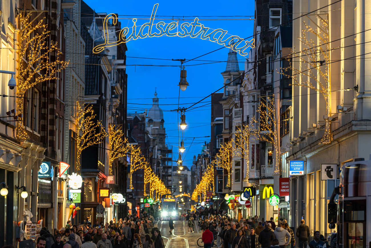 Straatoverspanningen en gevelornamenten binnenstad